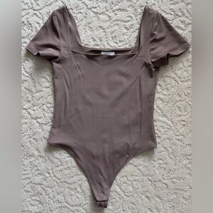 Babaton Mauve Scoop Neck Short Sleeve Bodysuit